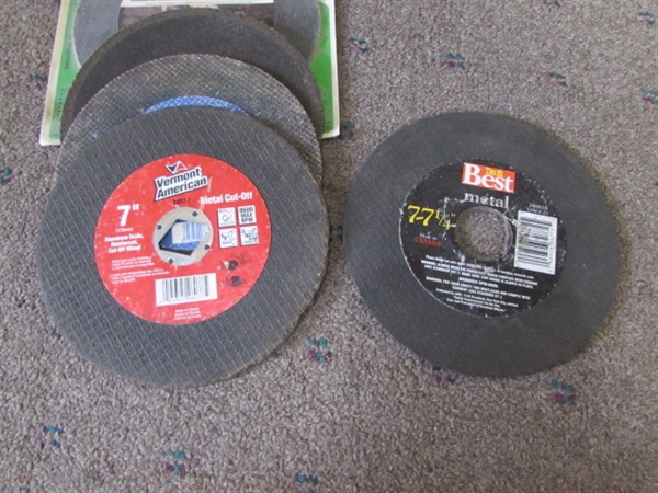 METAL PET FOOD CONTAINER / ASSORTMENT OF BLADES