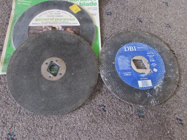 METAL PET FOOD CONTAINER / ASSORTMENT OF BLADES