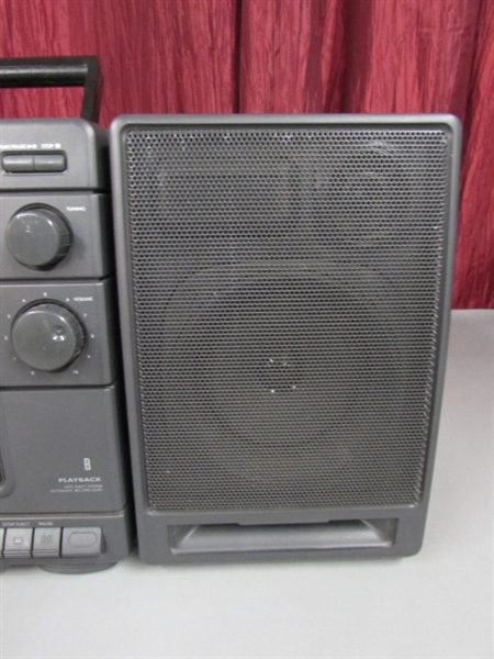 RCA AM/FM RADIO, CASSETTE,CD PLAYER