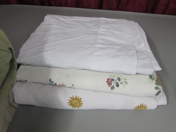 COMFORTER AND SHEETS