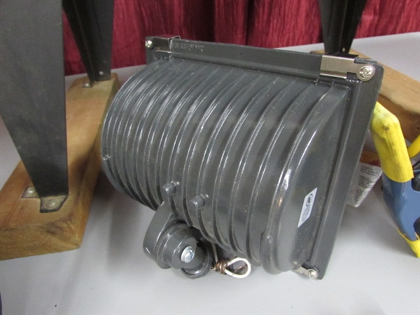 ROUTER TABLE/HALOGEN LAMPS & 8 FAN