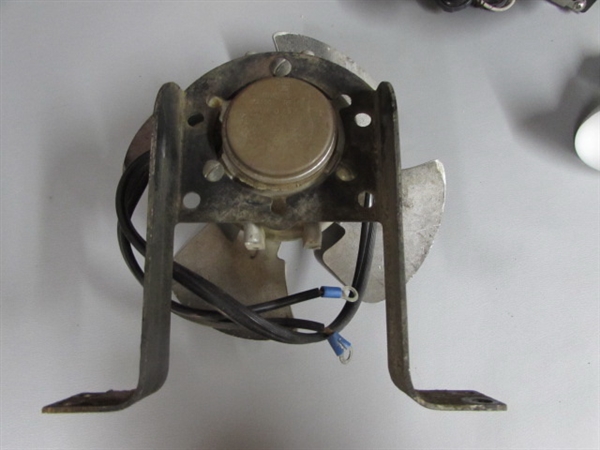 ROUTER TABLE/HALOGEN LAMPS & 8 FAN