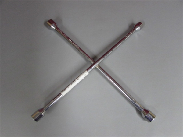 TEAM MECHANIX LARGE LUG WRENCH