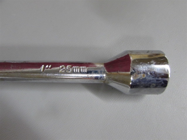 TEAM MECHANIX LARGE LUG WRENCH