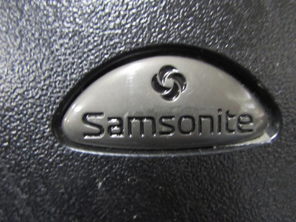 LARGE SAMSONITE SUITCASE