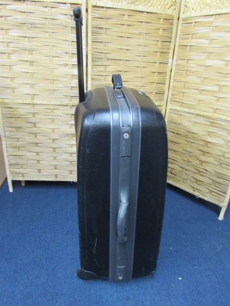 LARGE SAMSONITE SUITCASE