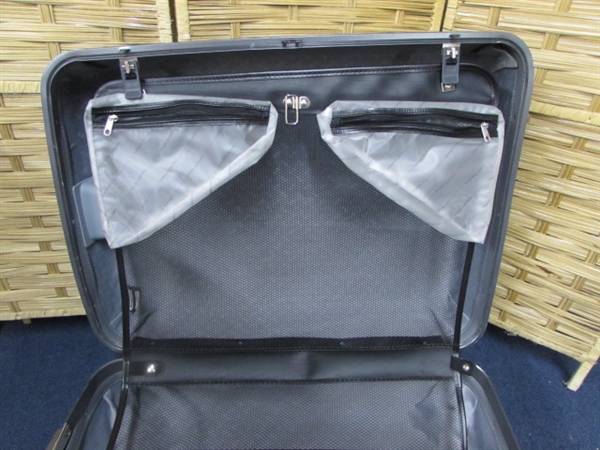 LARGE SAMSONITE SUITCASE