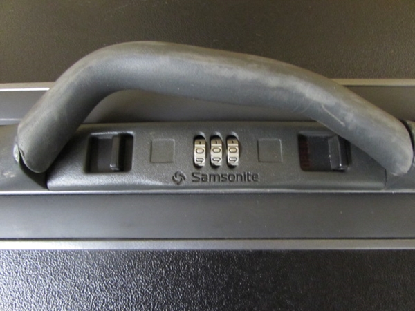 LARGE SAMSONITE SUITCASE
