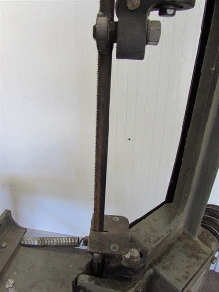 HORIZONTAL METAL CUTTING BAND SAW