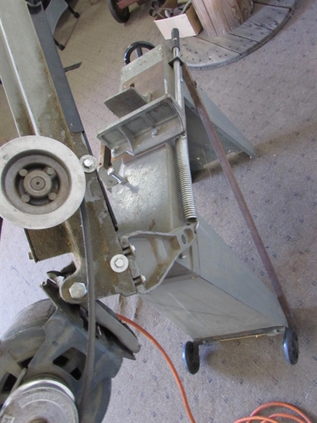 HORIZONTAL METAL CUTTING BAND SAW