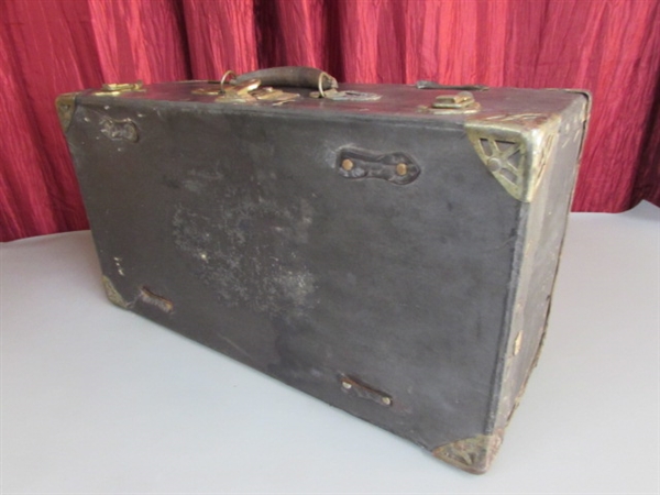 VINTAGE TRUNK STYLE SUITCASE