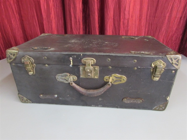 VINTAGE TRUNK STYLE SUITCASE