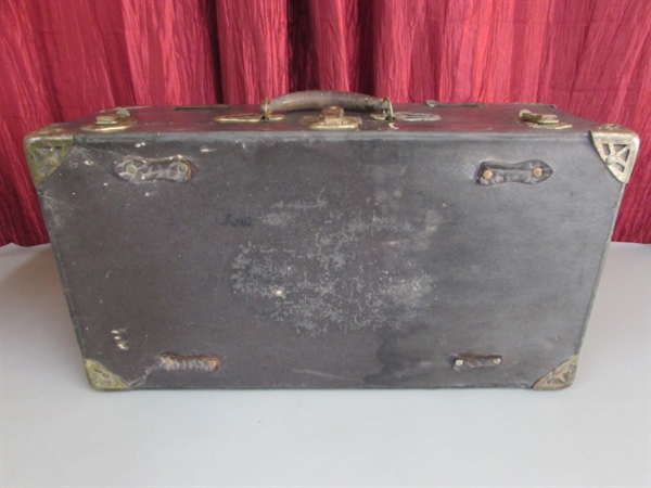 VINTAGE TRUNK STYLE SUITCASE