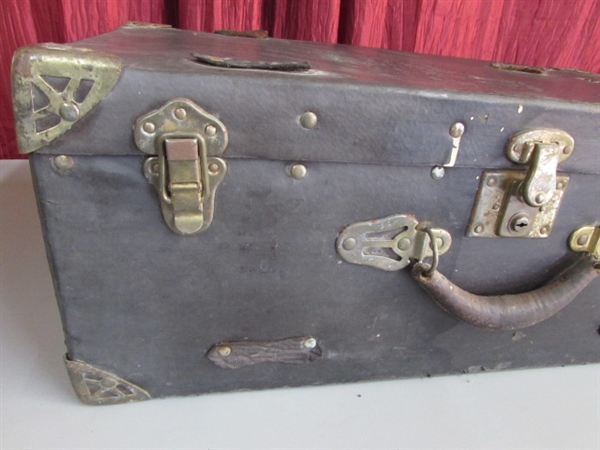 VINTAGE TRUNK STYLE SUITCASE