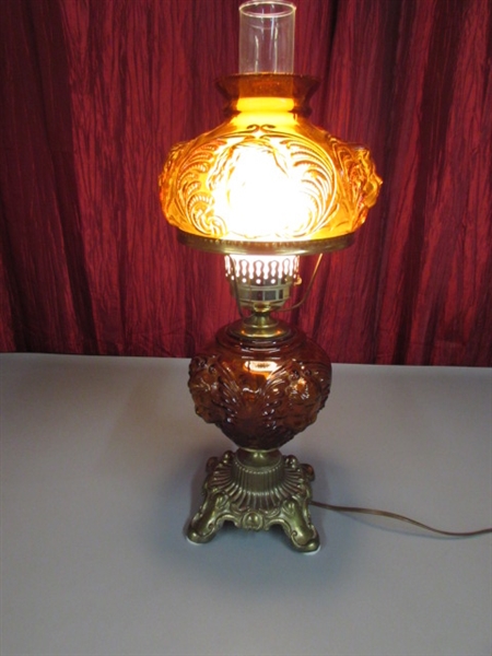 VINTAGE FENTON AMBER GLASS LAMP