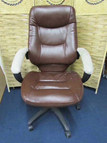 COMFORTABLE DESK CHAIR