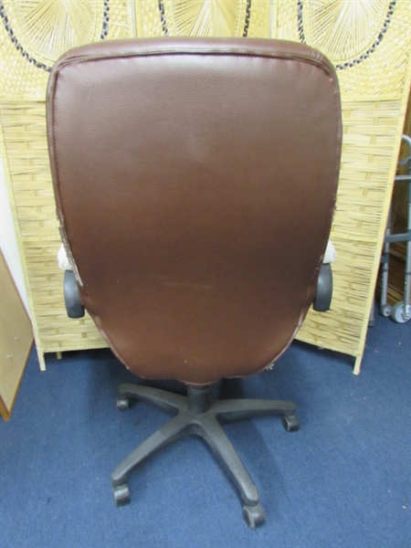 COMFORTABLE DESK CHAIR