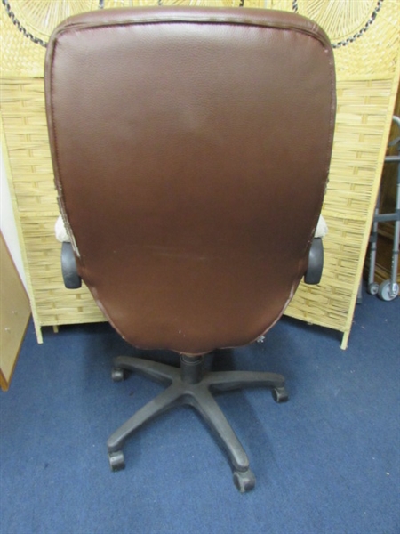 COMFORTABLE DESK CHAIR