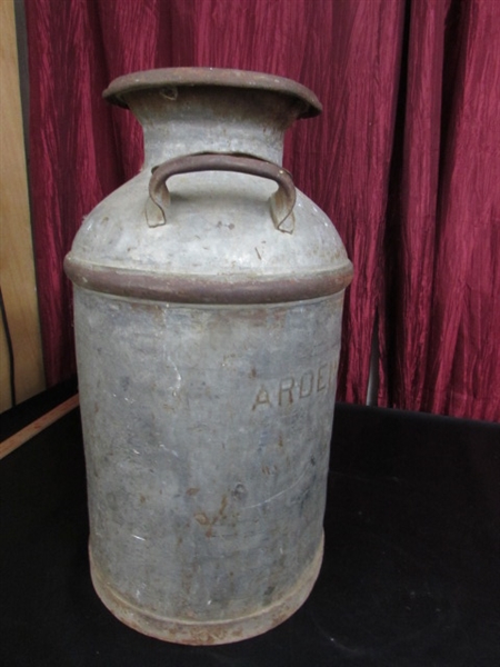 VINTAGE 10 GALLON MILK CAN