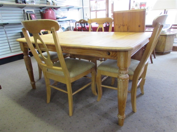 RUSTIC PINE DINING TABLE W/4 CHAIRS