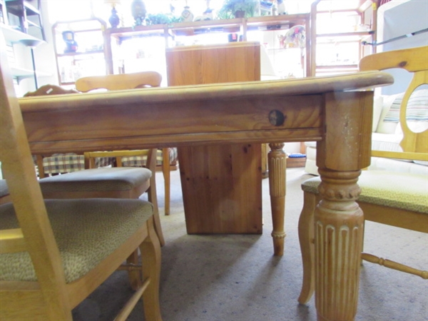 RUSTIC PINE DINING TABLE W/4 CHAIRS