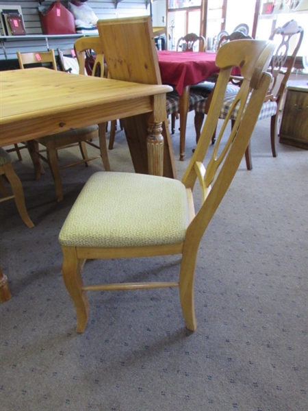 RUSTIC PINE DINING TABLE W/4 CHAIRS