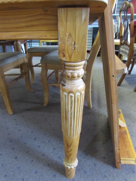 RUSTIC PINE DINING TABLE W/4 CHAIRS