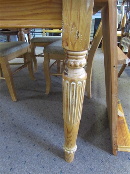 RUSTIC PINE DINING TABLE W/4 CHAIRS