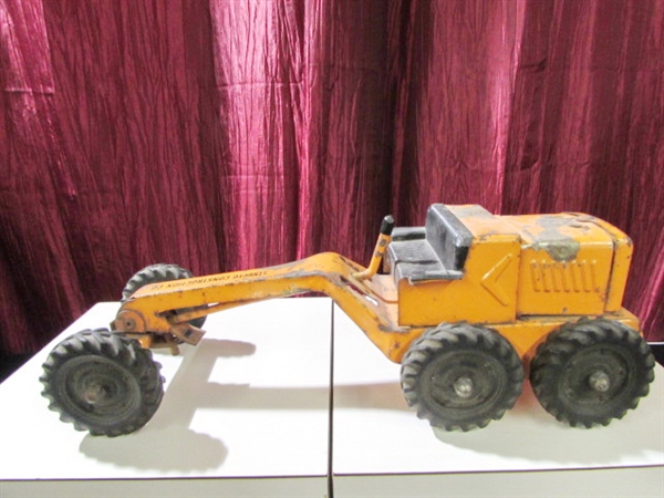 VINTAGE METAL TOY GRADER