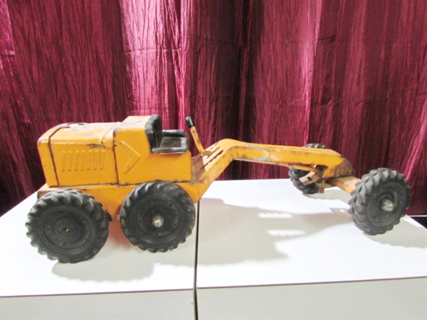 VINTAGE METAL TOY GRADER