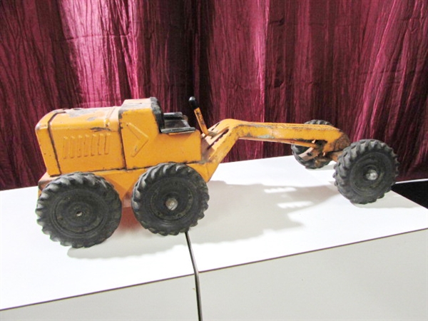 VINTAGE METAL TOY GRADER