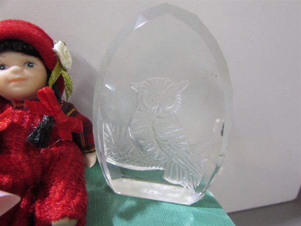 MINIATURE COLLECTIBLES & FIGURINES