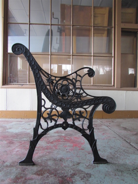 NICE HEAVY CAST IRON & WOOD SLAT BENCH