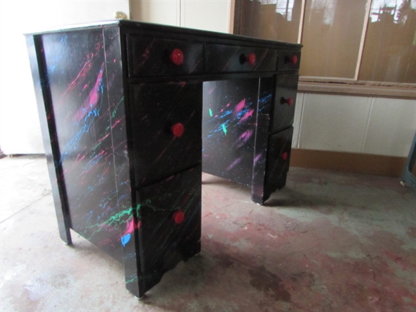 PAINT SPLATTER DESK