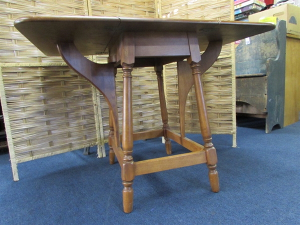 SMALL WOODEN DROP LEAF TABLE & LAMP