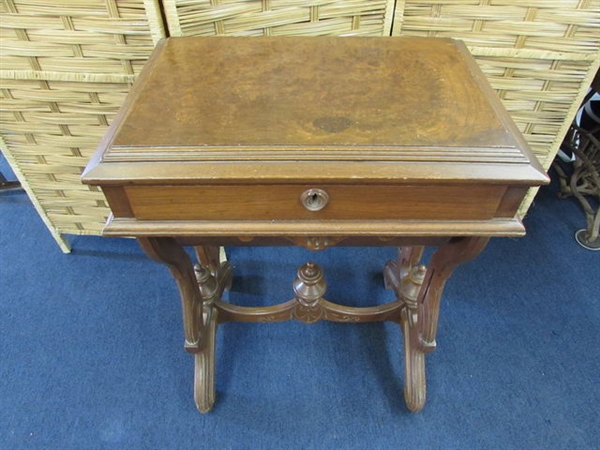 VINTAGE/ANTIQUE POSSUM BELLY TABLE & VICTORIAN STYLE LAMP