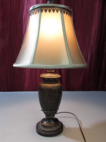 VINTAGE/ANTIQUE POSSUM BELLY TABLE & VICTORIAN STYLE LAMP