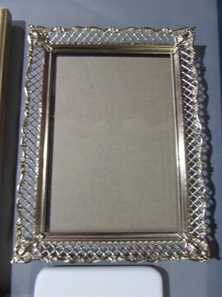 PICTURE FRAMES