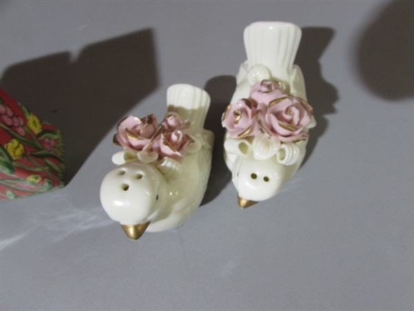 SALT AND PEPPER SHAKERS