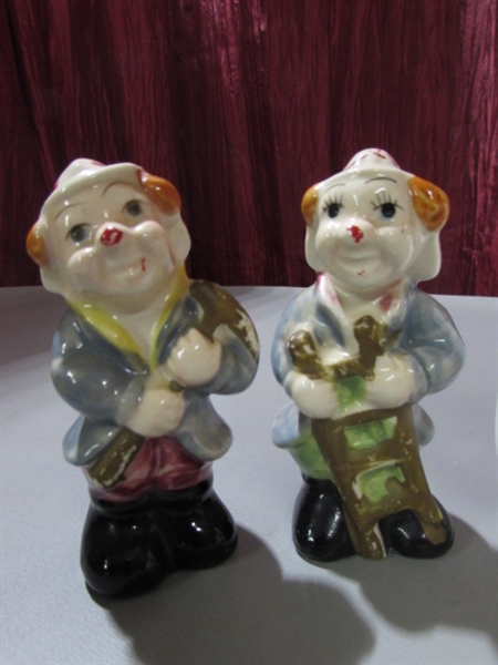 SALT AND PEPPER SHAKERS