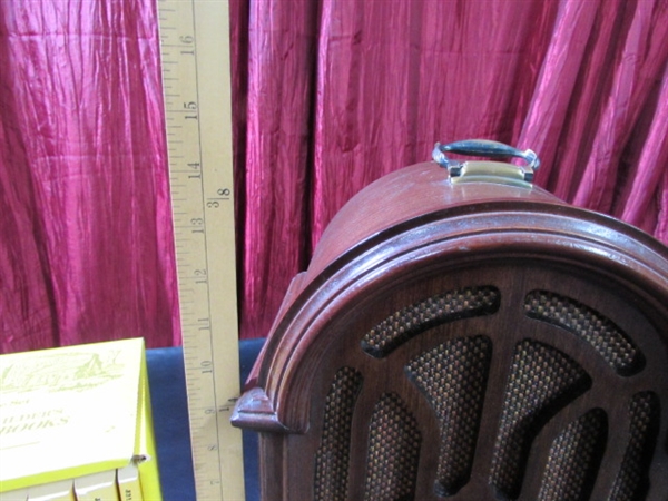 VINTAGE STYLE RADIO/TAPE PLAYER & BOOKS