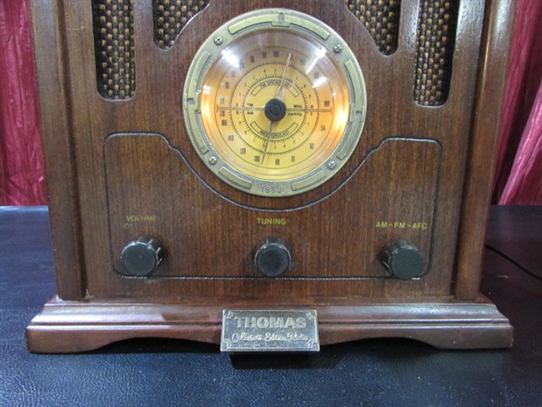 VINTAGE STYLE RADIO/TAPE PLAYER & BOOKS