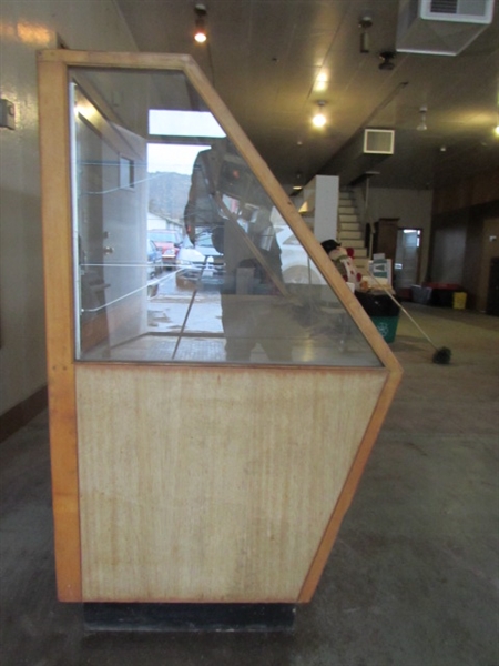 LARGE DISPLAY CABINET