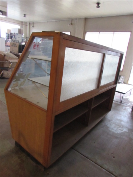 LARGE DISPLAY CABINET