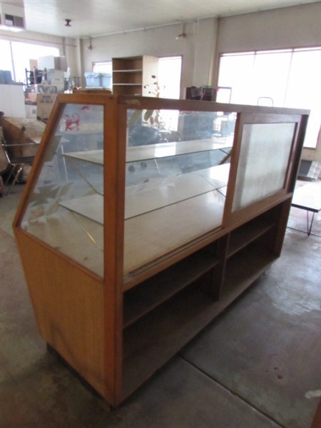 LARGE DISPLAY CABINET