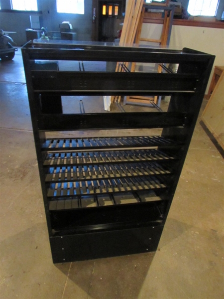 BLACK METAL DISPLAY RACK