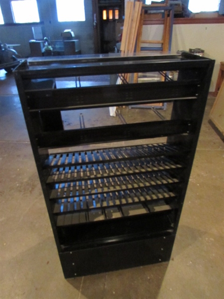 BLACK METAL DISPLAY RACK