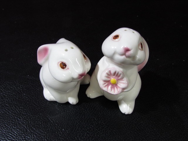 SALT & PEPPER SHAKERS