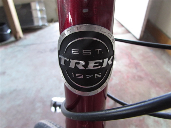 TREK MOUNTAIN BIKE WITH ACCESSORIES