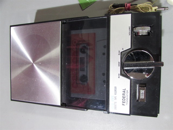 FEDERAL CASSETTE TAPE RECORDER